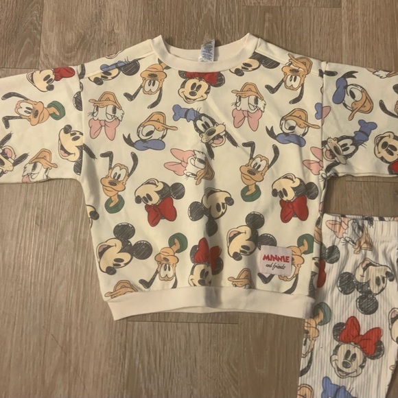 Disney Girl's Size 3T Adorable Outfit With Disney Characters Print - Picture 2 of 8